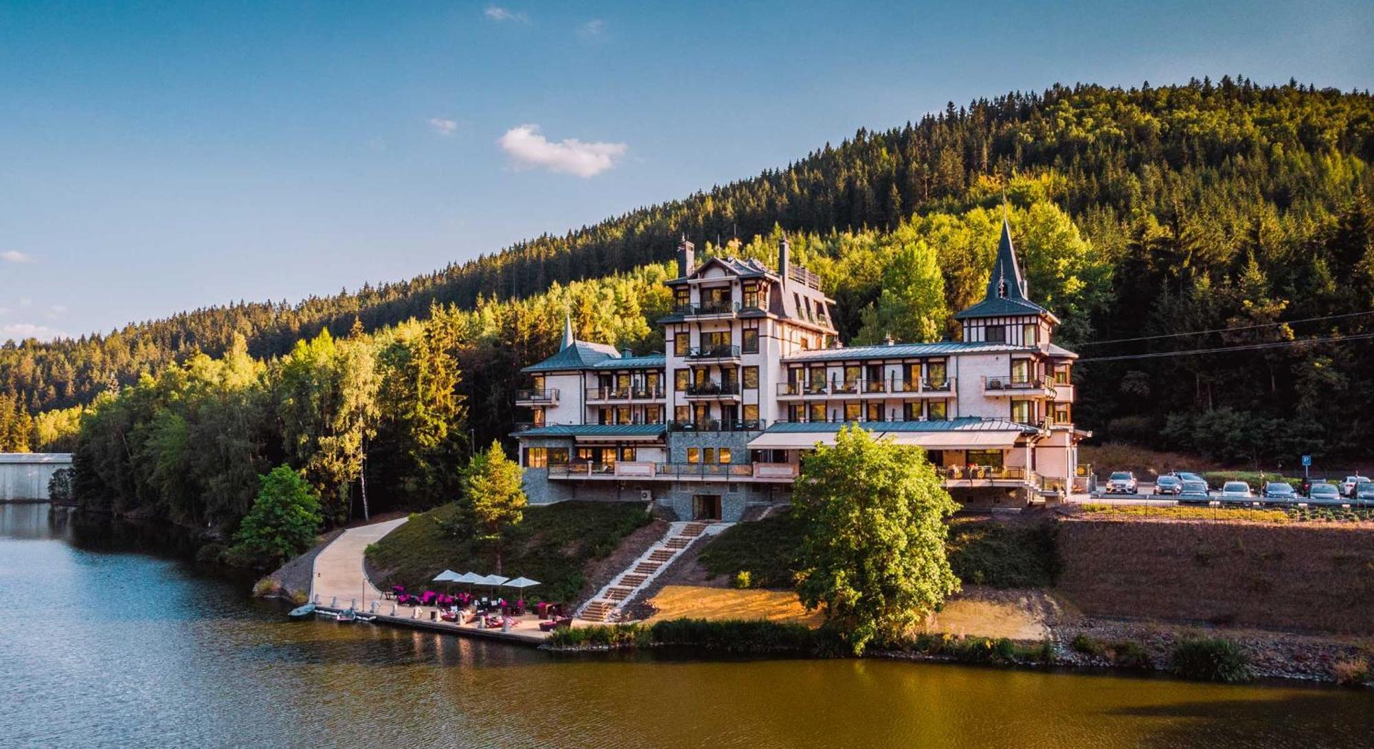 Retro Riverside Wellness Resort Karlovy Vary Exterior foto